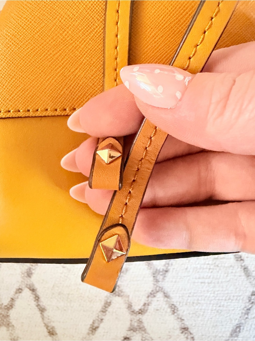 Michael Kors Trista Bucket Bag Mustard Yellow Saffiano Shoulder Bag - Picture 2 of 12